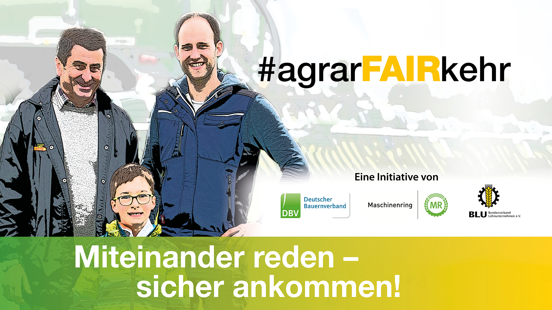 Drei lächelnde Menschen, darunter ein Kind, stehen im Freien neben dem Text #agrarFAIRkehr und Sicherheitshinweisen in deutscher Sprache.