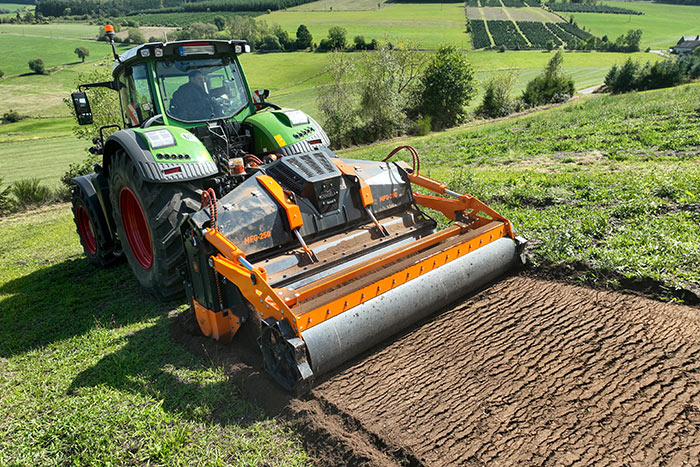 Bild 3: Die MFG erreicht eine Arbeitstiefe bis zu 40 cm unter Bodenniveau