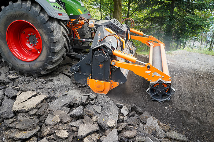 Bild 4: Auch das Auffräsen von Asphalt ist für die MFG kein Problem